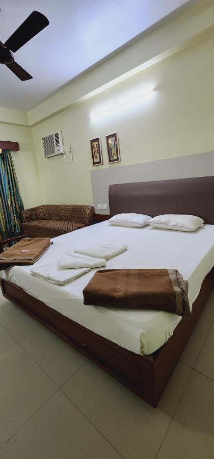 Hotel Shakuntala Palace Puri Bagian luar foto