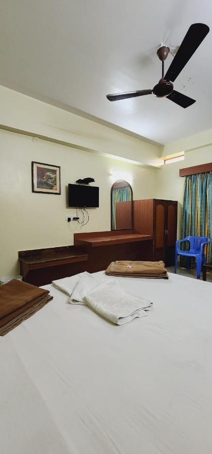Hotel Shakuntala Palace Puri Bagian luar foto