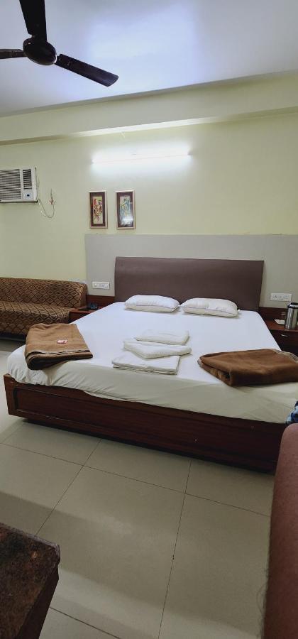 Hotel Shakuntala Palace Puri Bagian luar foto