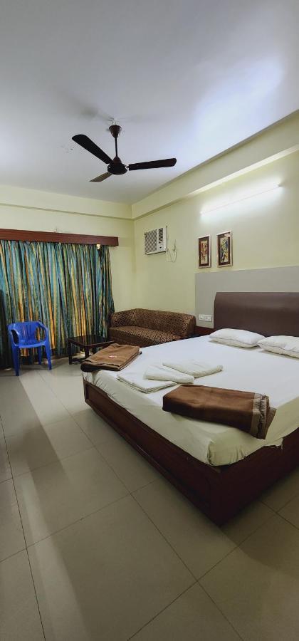 Hotel Shakuntala Palace Puri Bagian luar foto